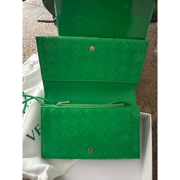 Bottega Veneta Wallet on Strap Parakeet Green & Gold Lambskin Crossbody Bag NWT - Picture 6 of 11